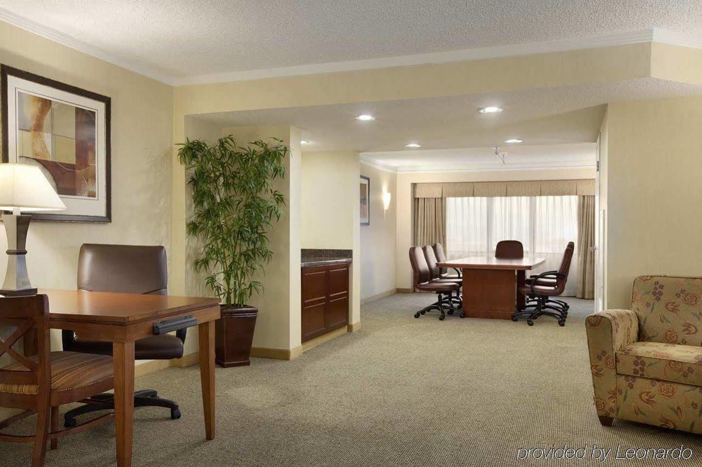 Embassy Suites Denver Tech Center Сентенниал Номер фото